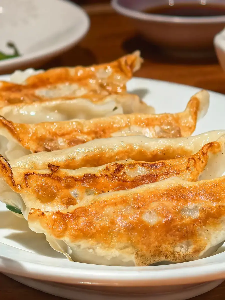 焼き色のついた餃子